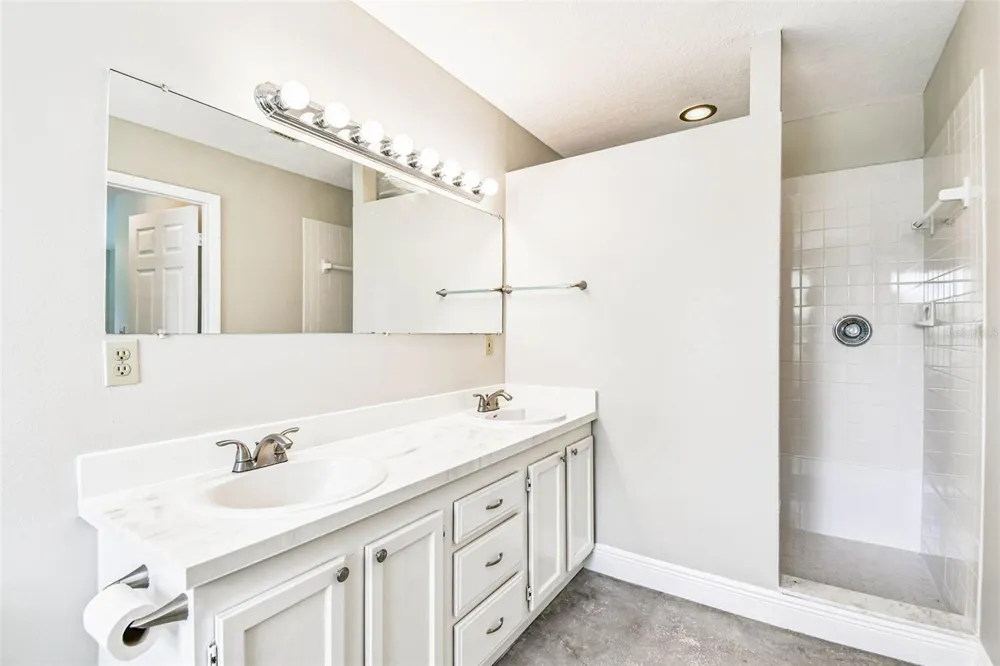 1101 81ST AVENUE St Petersburg, FL 33702