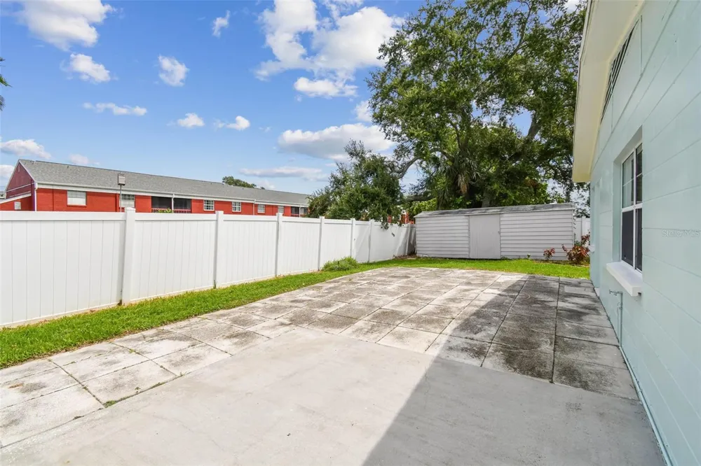 1101 81ST AVENUE St Petersburg, FL 33702