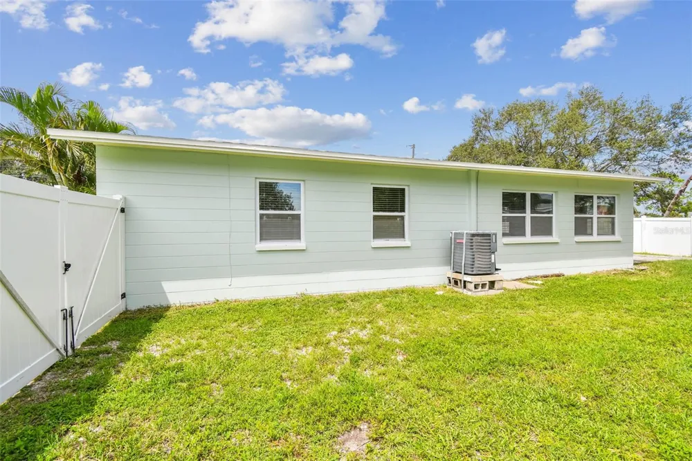 1101 81ST AVENUE St Petersburg, FL 33702