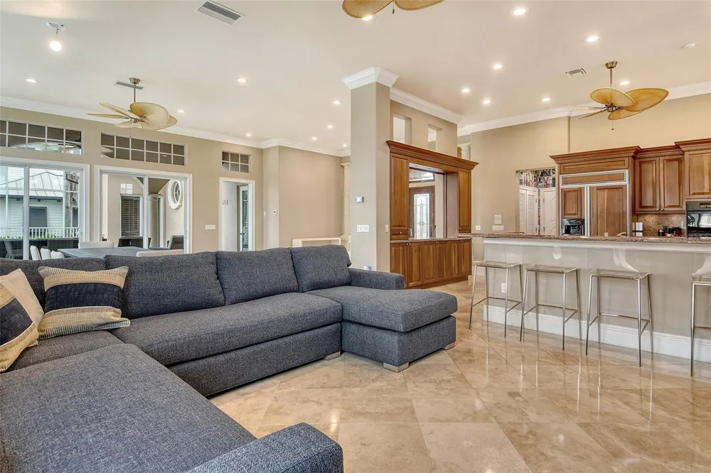 591 PUTTING GREEN LANE Longboat Key, FL 34228