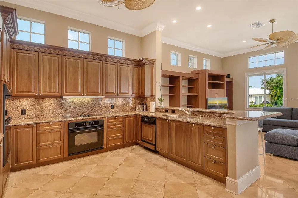 591 PUTTING GREEN LANE Longboat Key, FL 34228