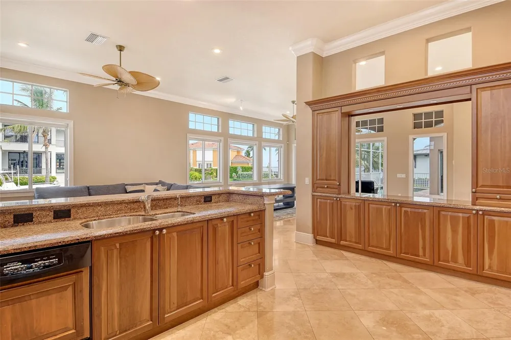 591 PUTTING GREEN LANE Longboat Key, FL 34228