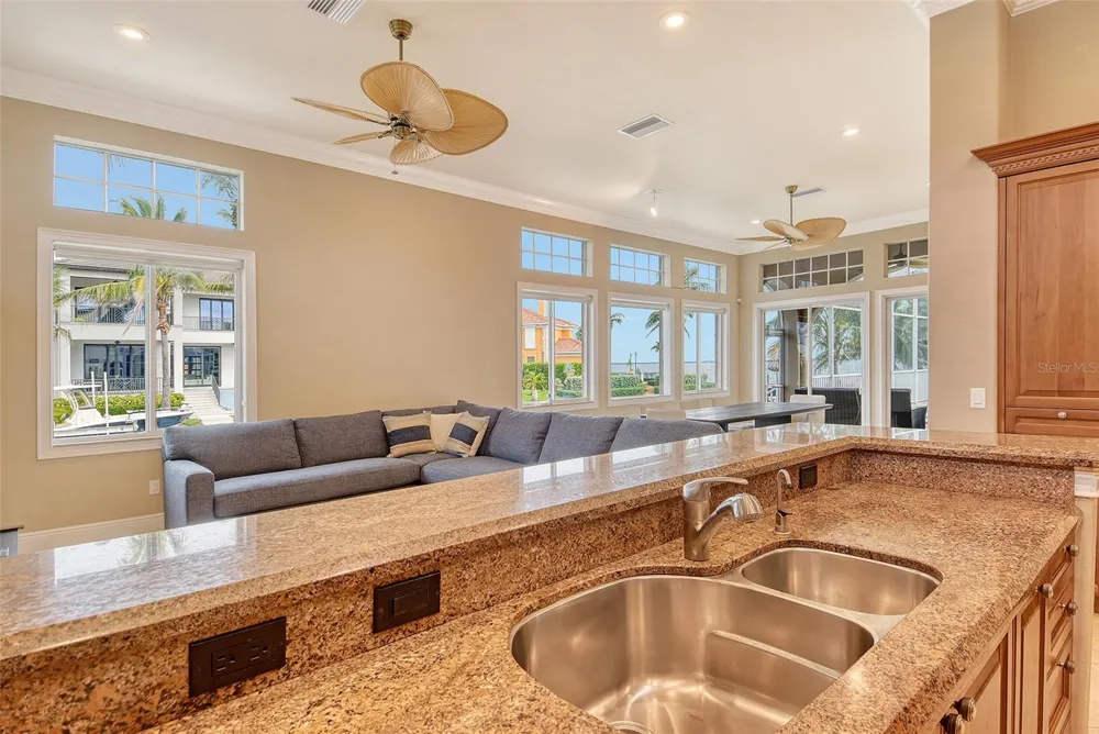 591 PUTTING GREEN LANE Longboat Key, FL 34228
