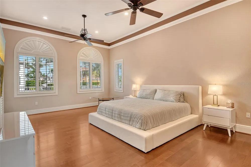 591 PUTTING GREEN LANE Longboat Key, FL 34228
