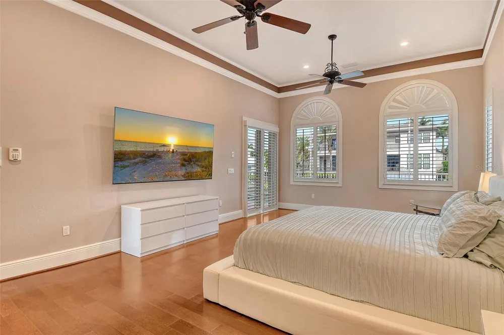 591 PUTTING GREEN LANE Longboat Key, FL 34228