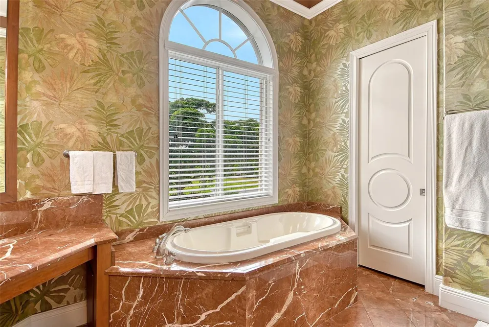 591 PUTTING GREEN LANE Longboat Key, FL 34228