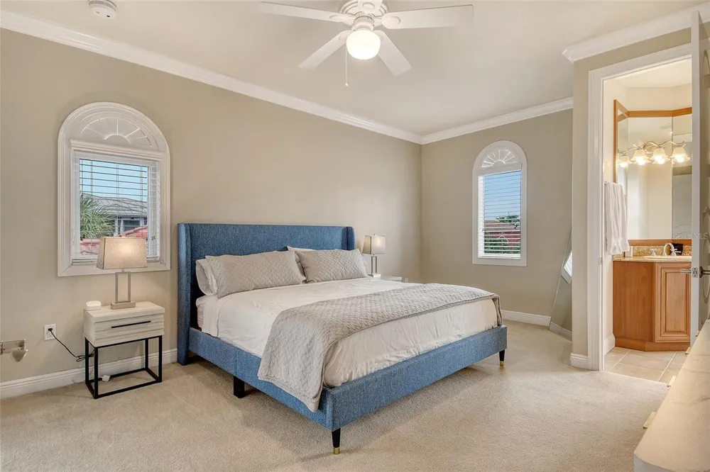 591 PUTTING GREEN LANE Longboat Key, FL 34228
