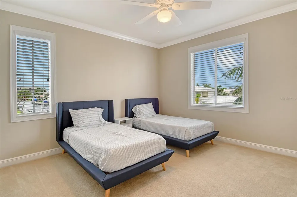 591 PUTTING GREEN LANE Longboat Key, FL 34228