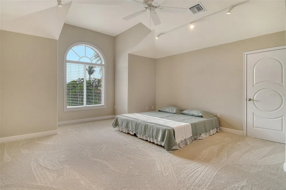 591 PUTTING GREEN LANE Longboat Key, FL 34228
