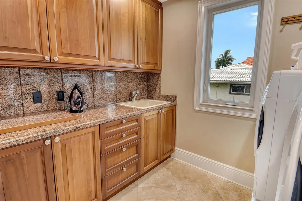 591 PUTTING GREEN LANE Longboat Key, FL 34228