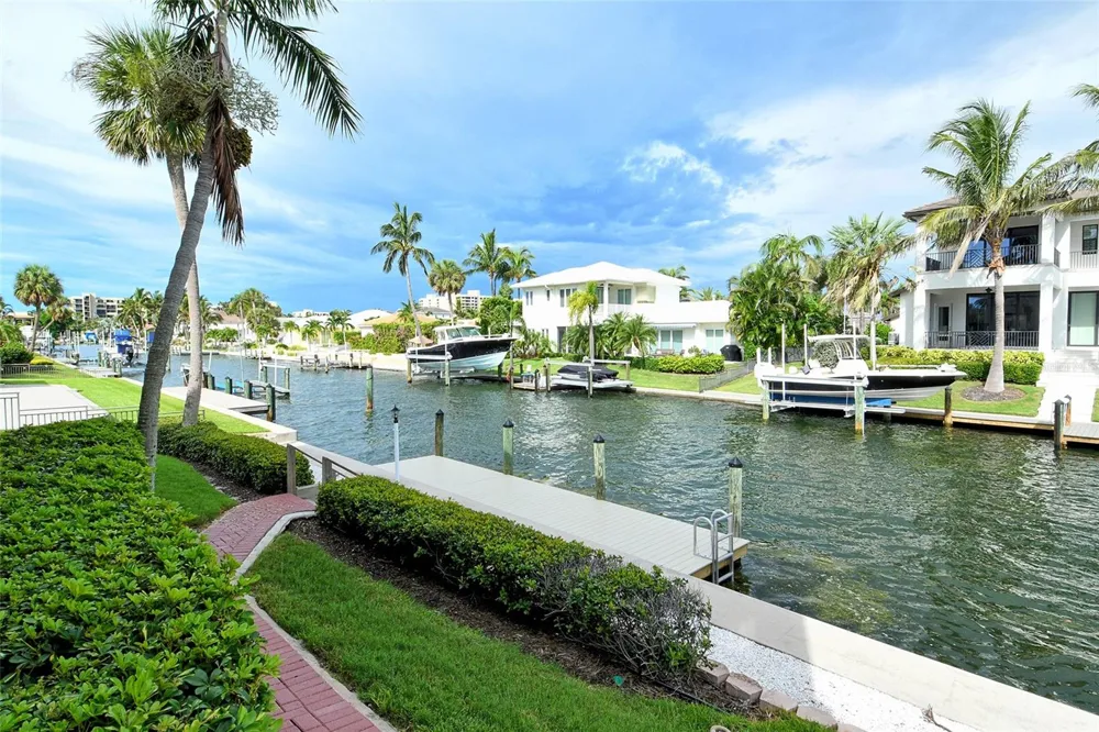 591 PUTTING GREEN LANE Longboat Key, FL 34228