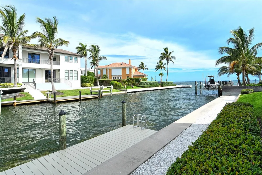 591 PUTTING GREEN LANE Longboat Key, FL 34228