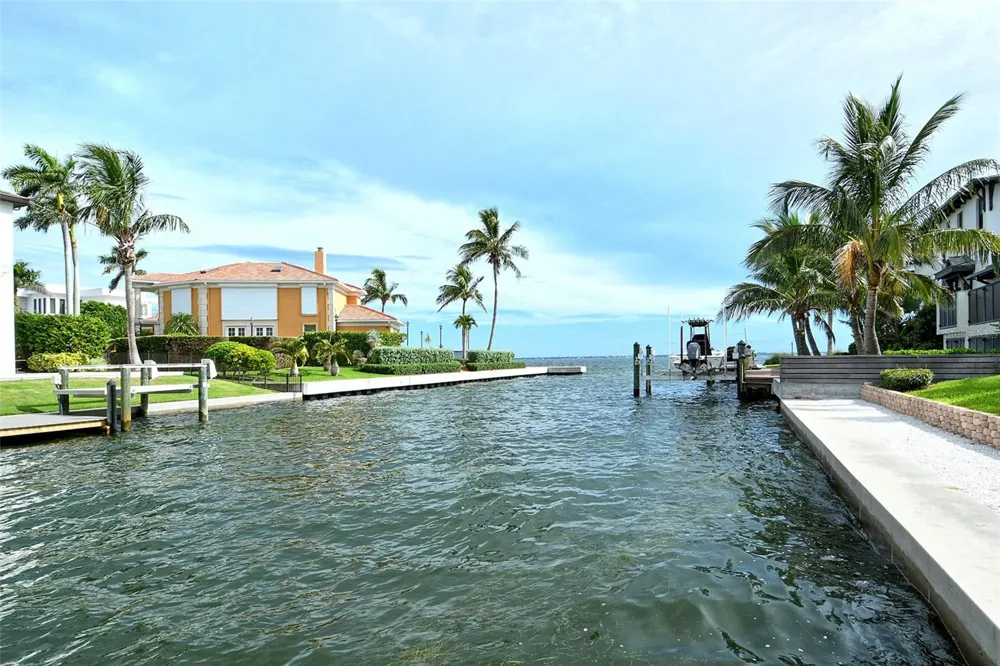591 PUTTING GREEN LANE Longboat Key, FL 34228
