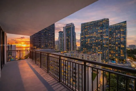 999 SW 1st Ave #1903