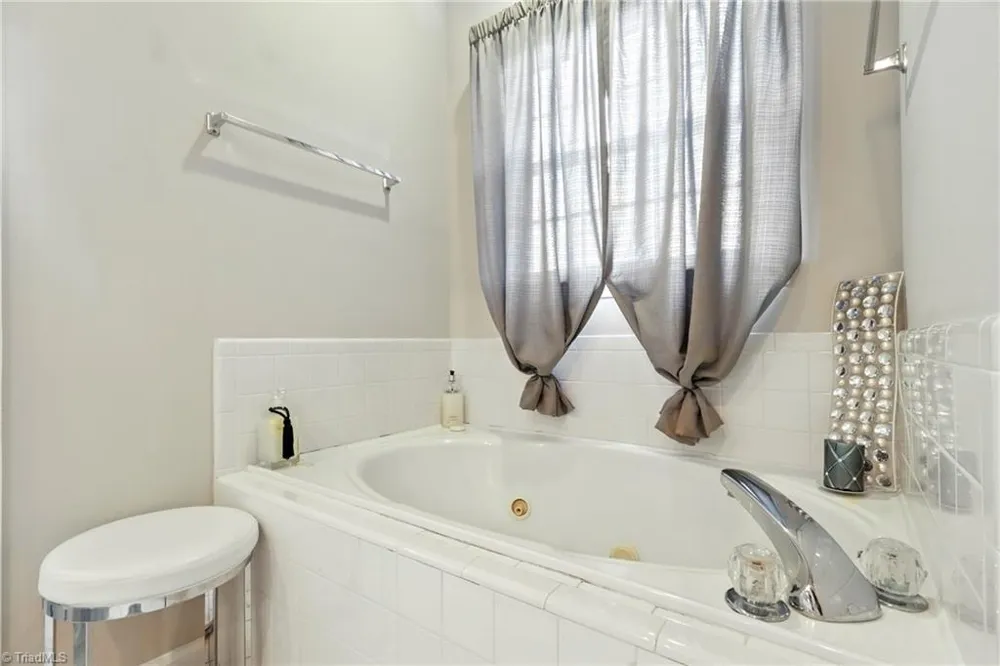 6905 Wicklow Drive Browns Summit, NC 27214