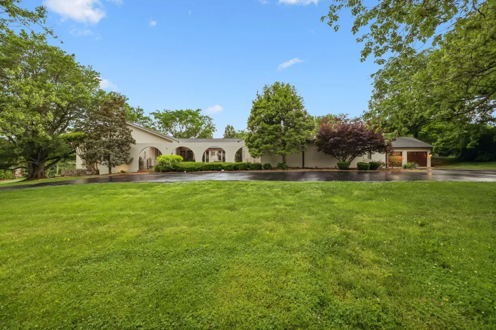 321 Granny White Pike