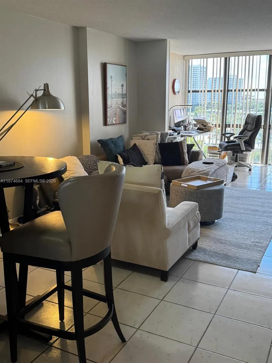 1000 Parkview Dr #805 Hallandale Beach, FL 33009