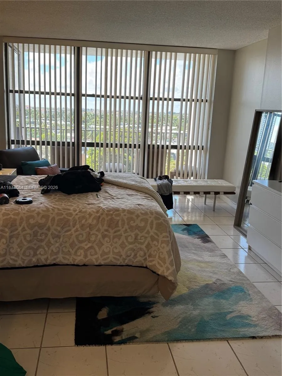 1000 Parkview Dr #805 Hallandale Beach, FL 33009