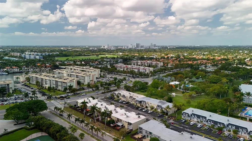 1000 Parkview Dr #805 Hallandale Beach, FL 33009