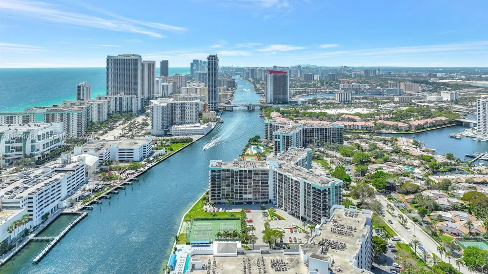 1000 Parkview Dr #805 Hallandale Beach, FL 33009