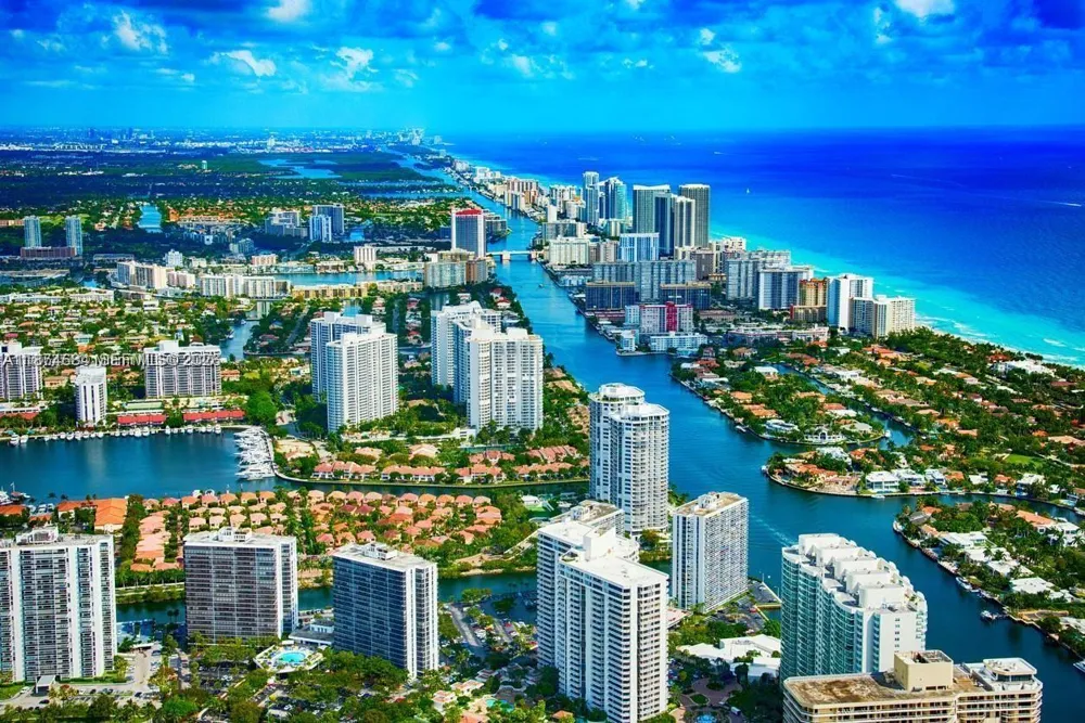 1000 Parkview Dr #805 Hallandale Beach, FL 33009