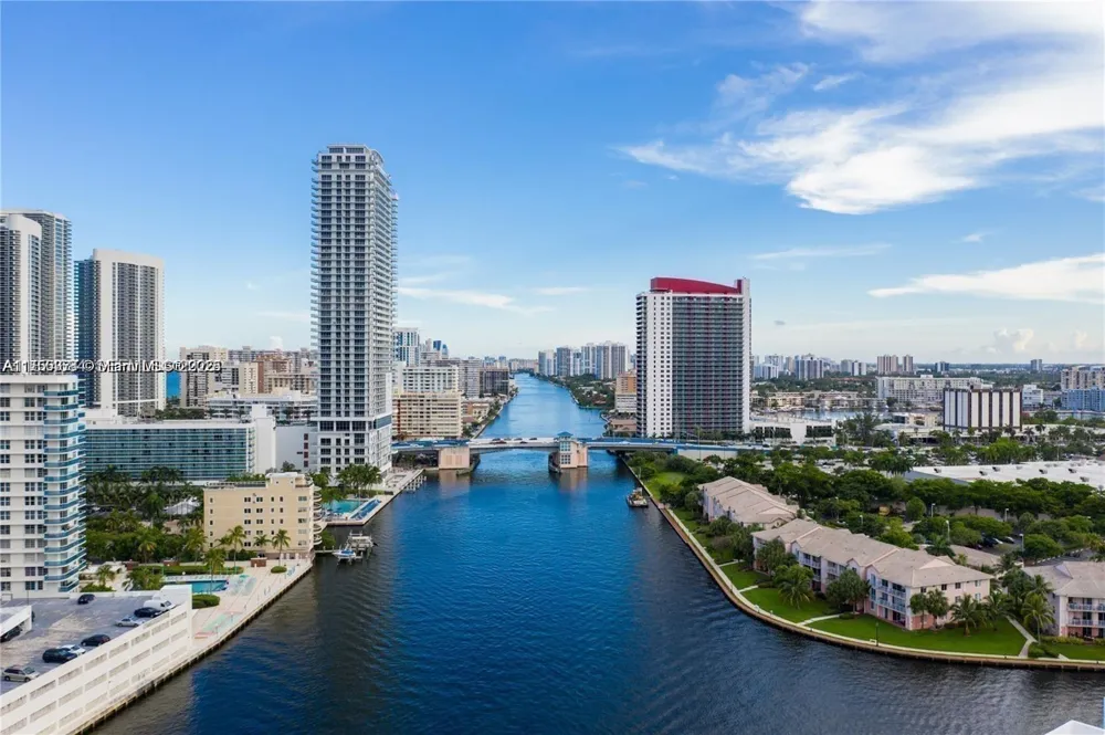 1000 Parkview Dr #805 Hallandale Beach, FL 33009