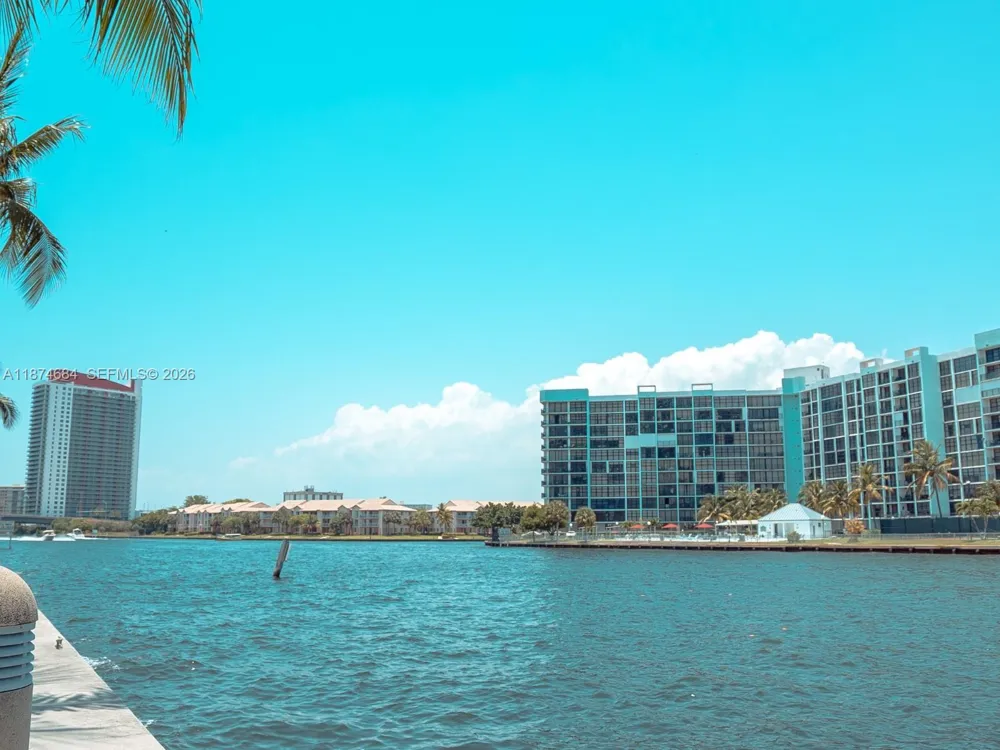 1000 Parkview Dr #805 Hallandale Beach, FL 33009