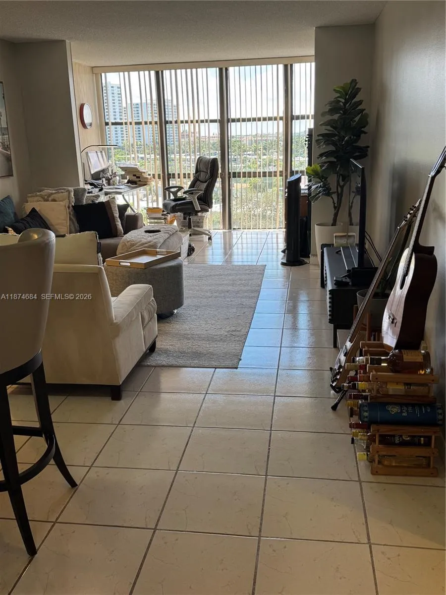 1000 Parkview Dr #805 Hallandale Beach, FL 33009