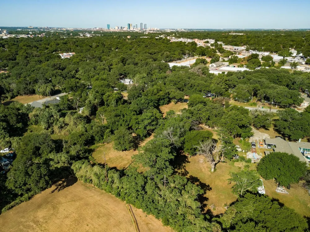 1620 Oak Knoll Drive Haltom City, TX 76117