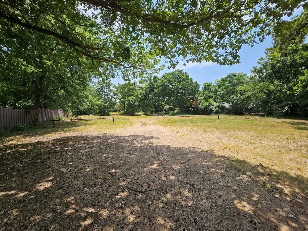 1620 Oak Knoll Drive Haltom City, TX 76117