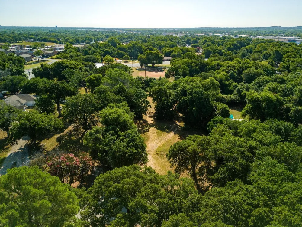 1620 Oak Knoll Drive Haltom City, TX 76117