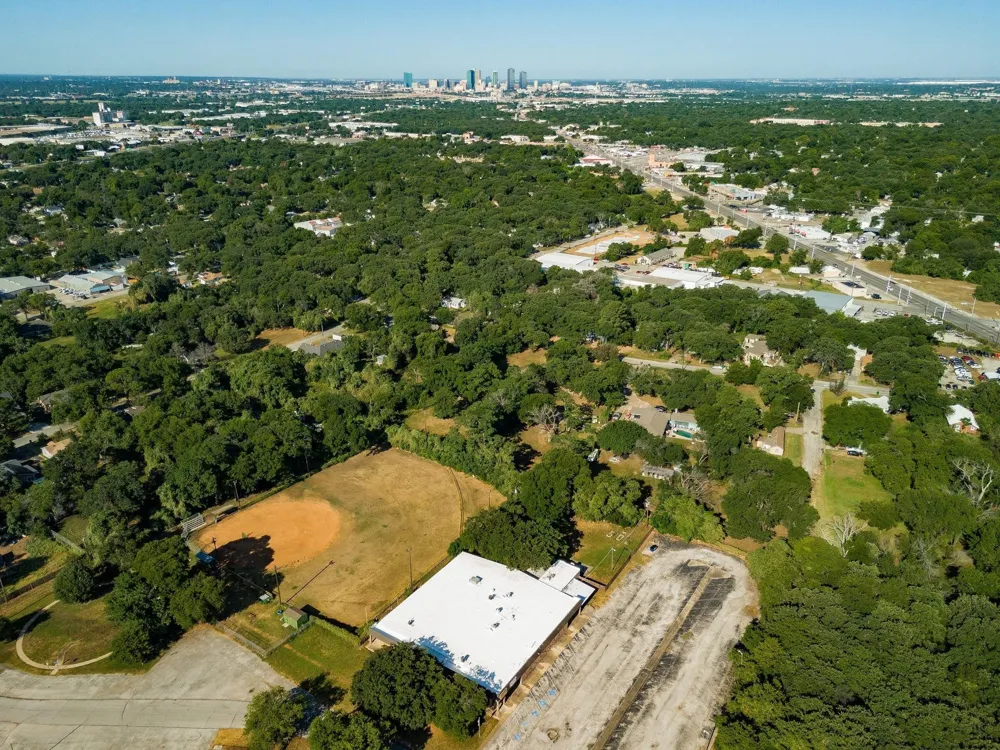 1620 Oak Knoll Drive Haltom City, TX 76117