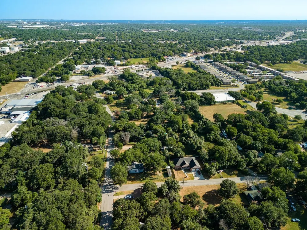 1620 Oak Knoll Drive Haltom City, TX 76117