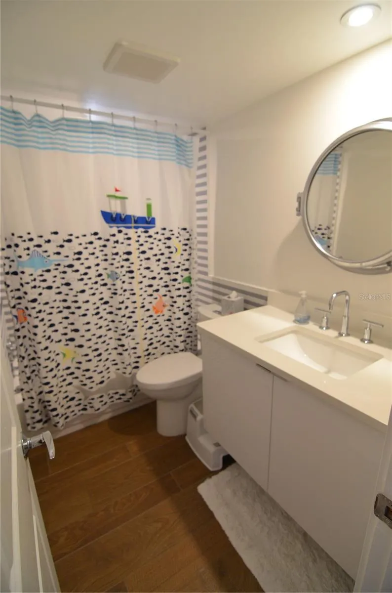4420 EXETER DRIVE #208 Longboat Key, FL 34228