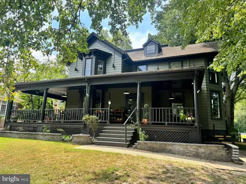 4 S 1ST STREET S