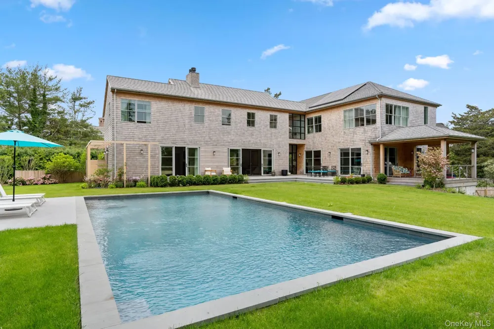 26 Georgian Lane Water Mill, NY 11976