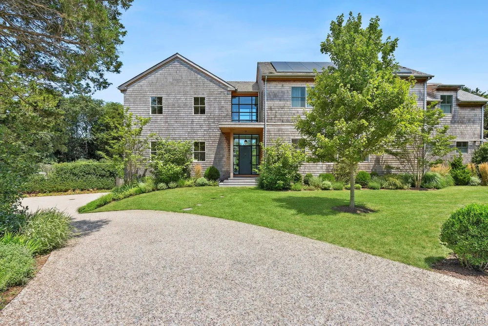 26 Georgian Lane Water Mill, NY 11976