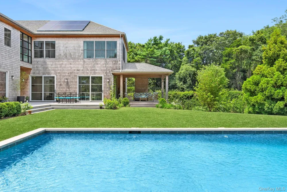 26 Georgian Lane Water Mill, NY 11976
