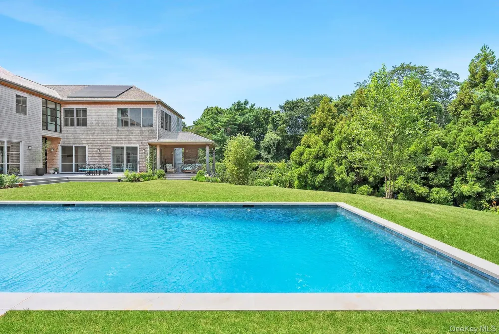 26 Georgian Lane Water Mill, NY 11976
