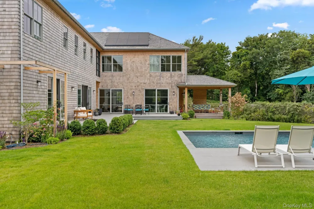 26 Georgian Lane Water Mill, NY 11976