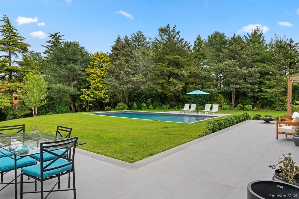 26 Georgian Lane Water Mill, NY 11976