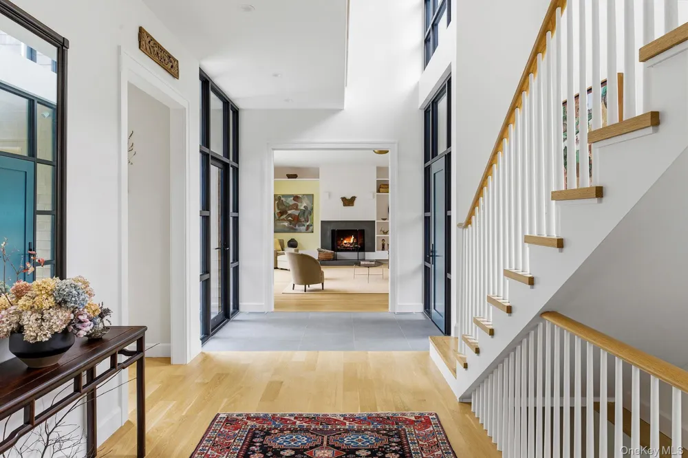 26 Georgian Lane Water Mill, NY 11976