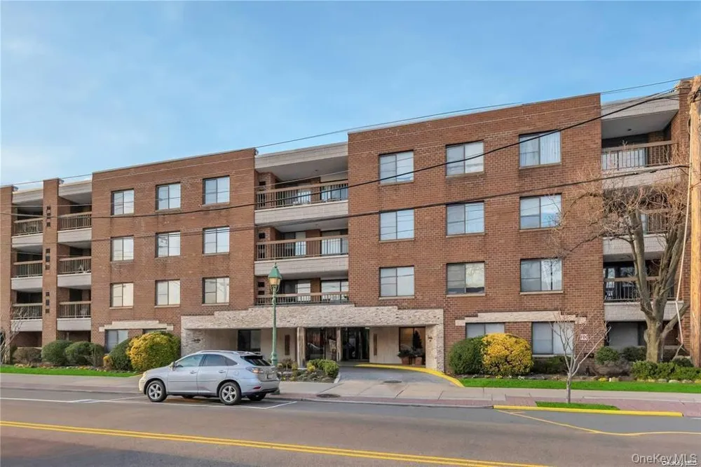 376 Central Avenue #3-V Lawrence, NY 11559