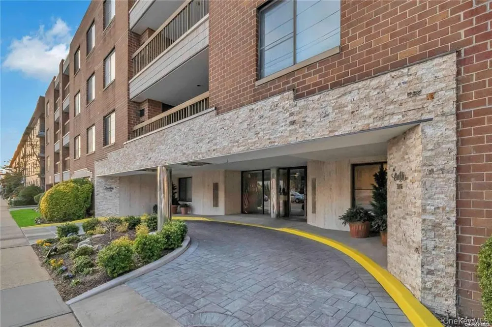 376 Central Avenue #3-V Lawrence, NY 11559