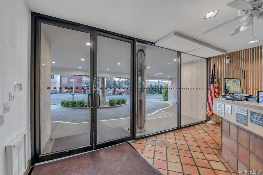 376 Central Avenue #3-V Lawrence, NY 11559