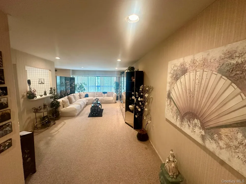 376 Central Avenue #3-V Lawrence, NY 11559