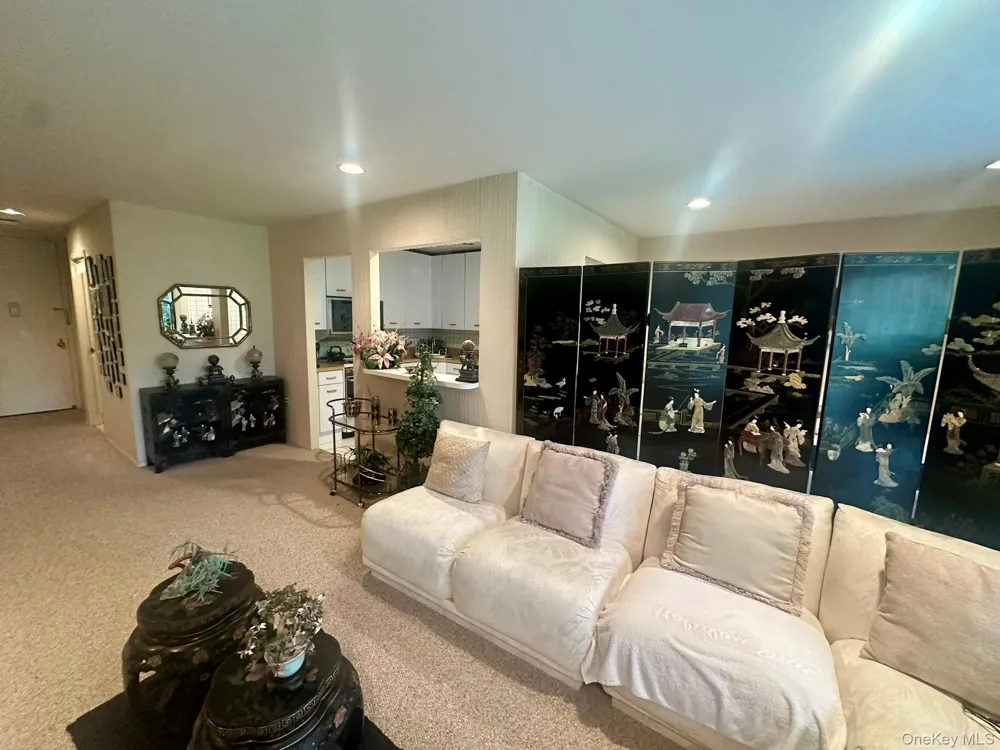 376 Central Avenue #3-V Lawrence, NY 11559