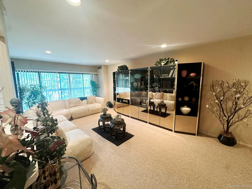 376 Central Avenue #3-V Lawrence, NY 11559