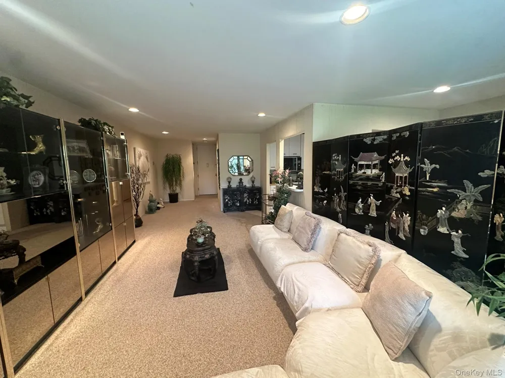376 Central Avenue #3-V Lawrence, NY 11559