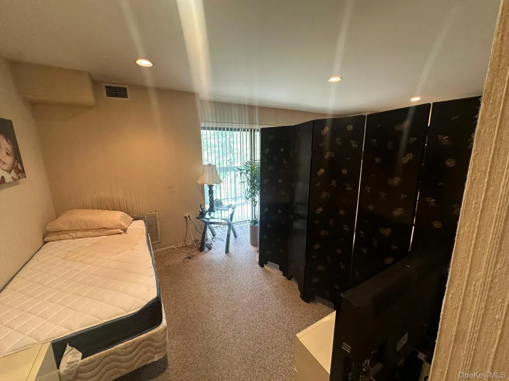 376 Central Avenue #3-V Lawrence, NY 11559